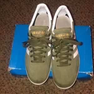 Adidas low top spezial